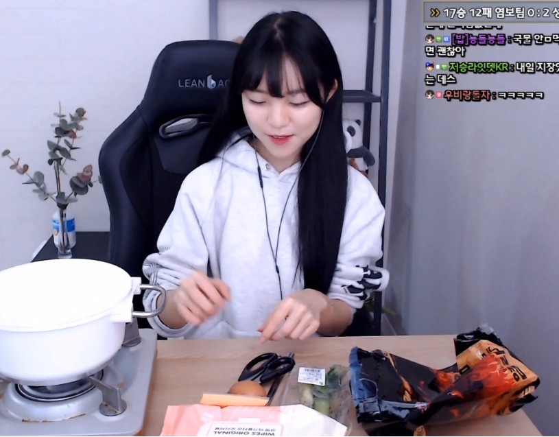 포모스 염라대왕라면 먹고 현타온 제대로 온 여우비 염라대왕라면 먹고 현타온 제대로 온 여우비