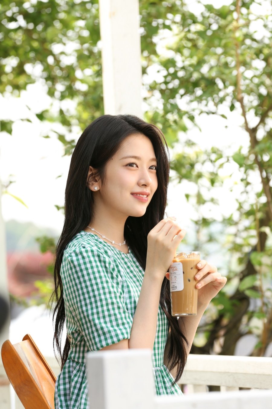 이번에 맥심 커피 모델 등극한 대세 여자 아이돌