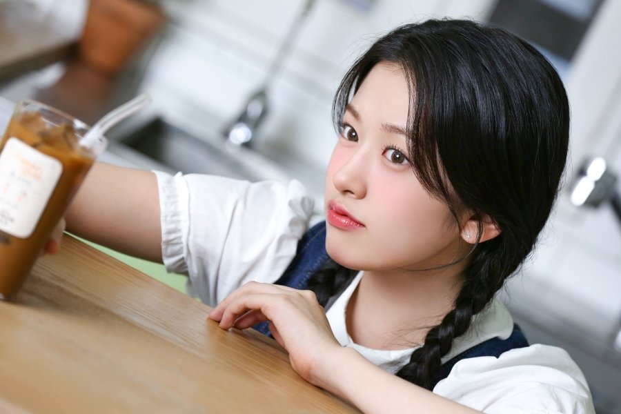 이번에 맥심 커피 모델 등극한 대세 여자 아이돌
