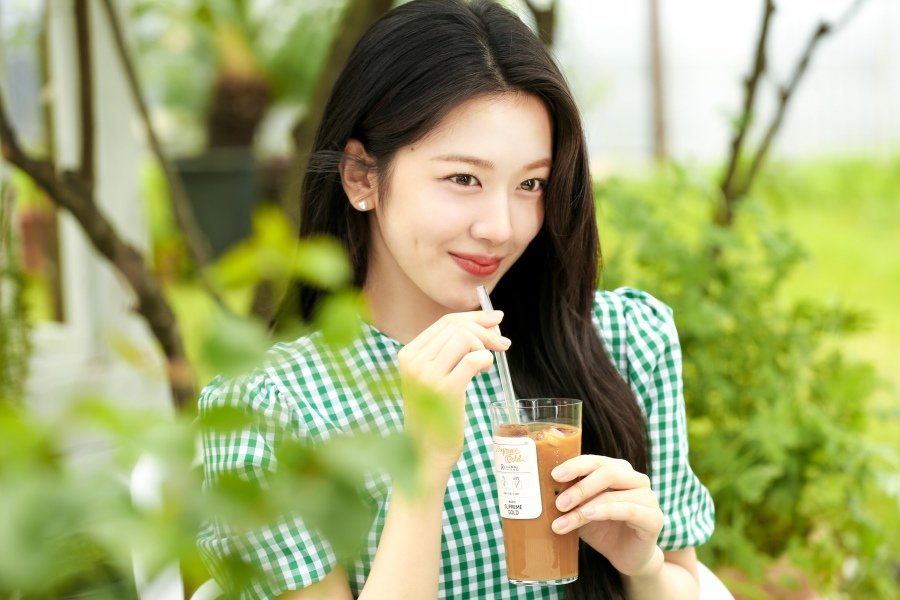 이번에 맥심 커피 모델 등극한 대세 여자 아이돌
