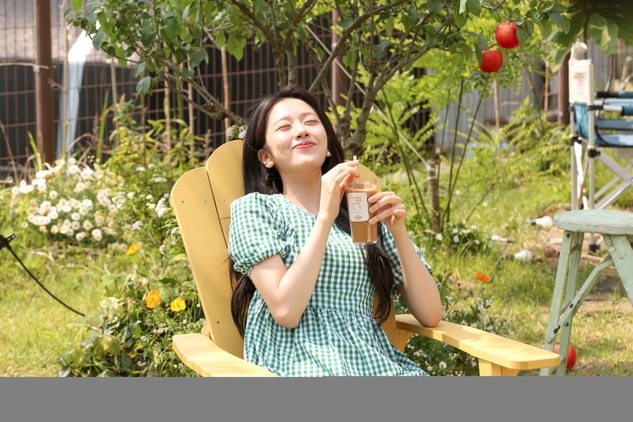 이번에 맥심 커피 모델 등극한 대세 여자 아이돌