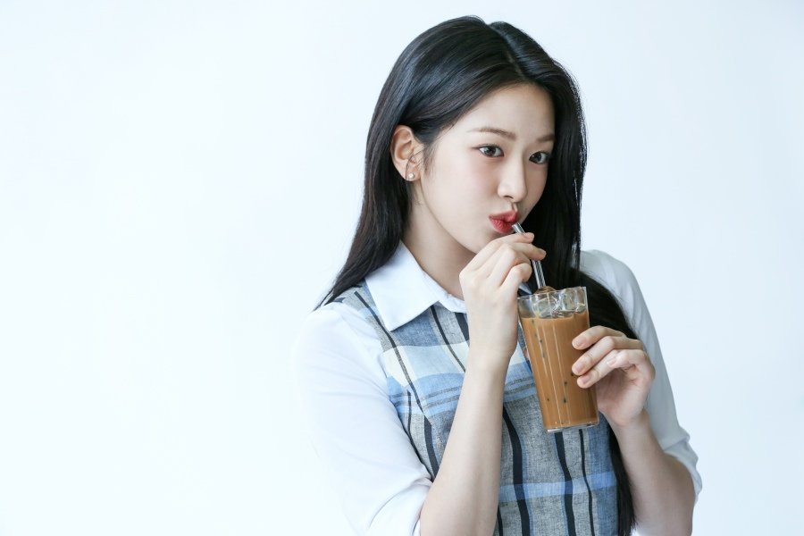 이번에 맥심 커피 모델 등극한 대세 여자 아이돌