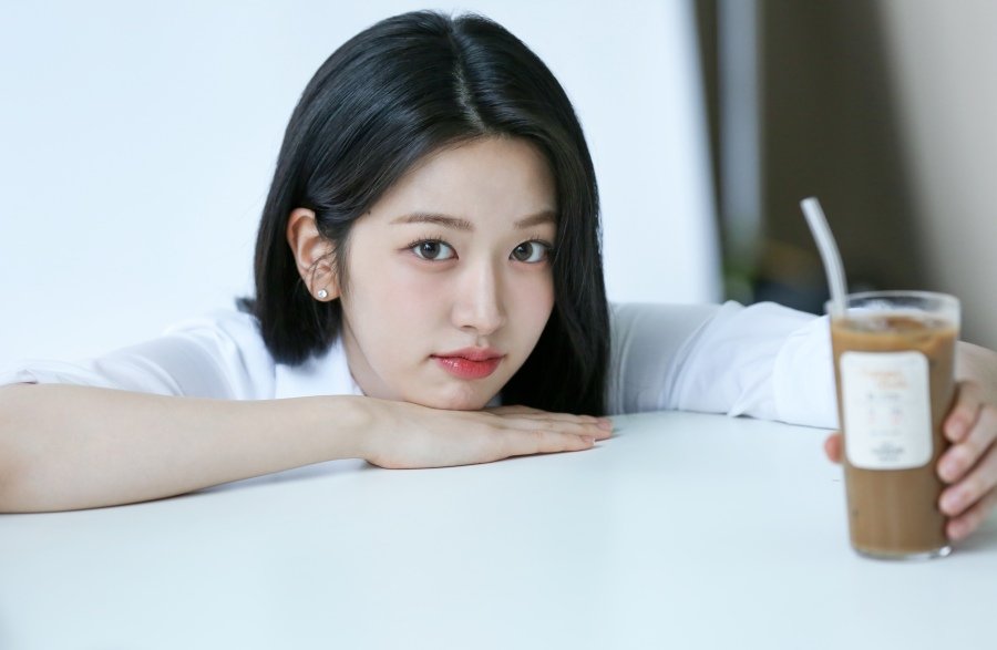 이번에 맥심 커피 모델 등극한 대세 여자 아이돌