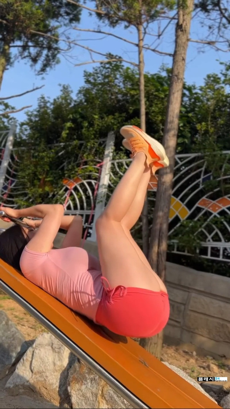 ㅇㅎ)동내에서 운동중인 워니 옆태