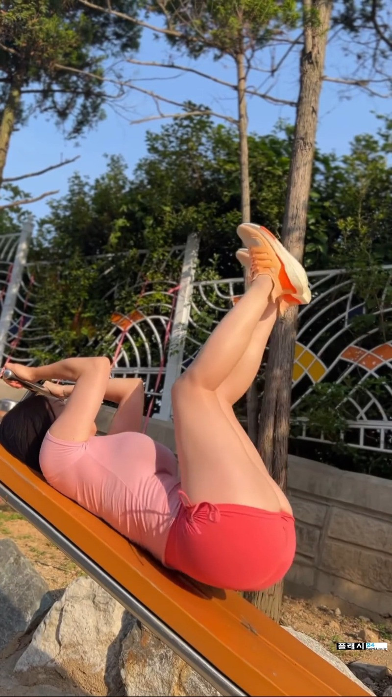 ㅇㅎ)동내에서 운동중인 워니 옆태