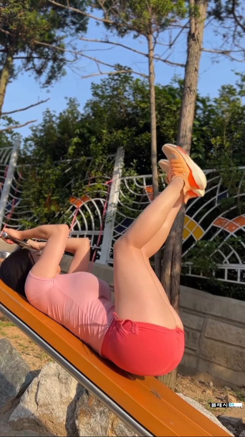 ㅇㅎ)동내에서 운동중인 워니 옆태