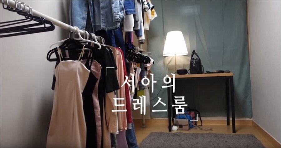 옷방 공개하는 요가 유튜버 뒷태