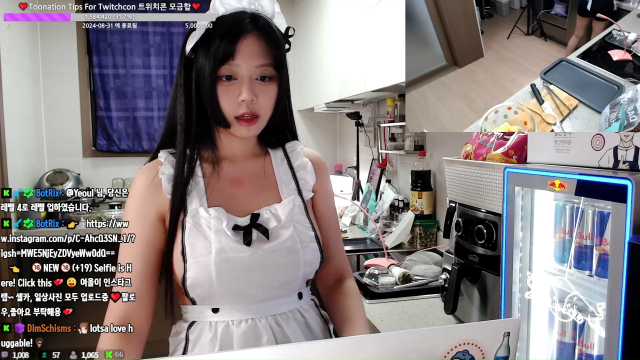노브라 앞치마... 삐져나온 옆가슴 ㄷㄷ