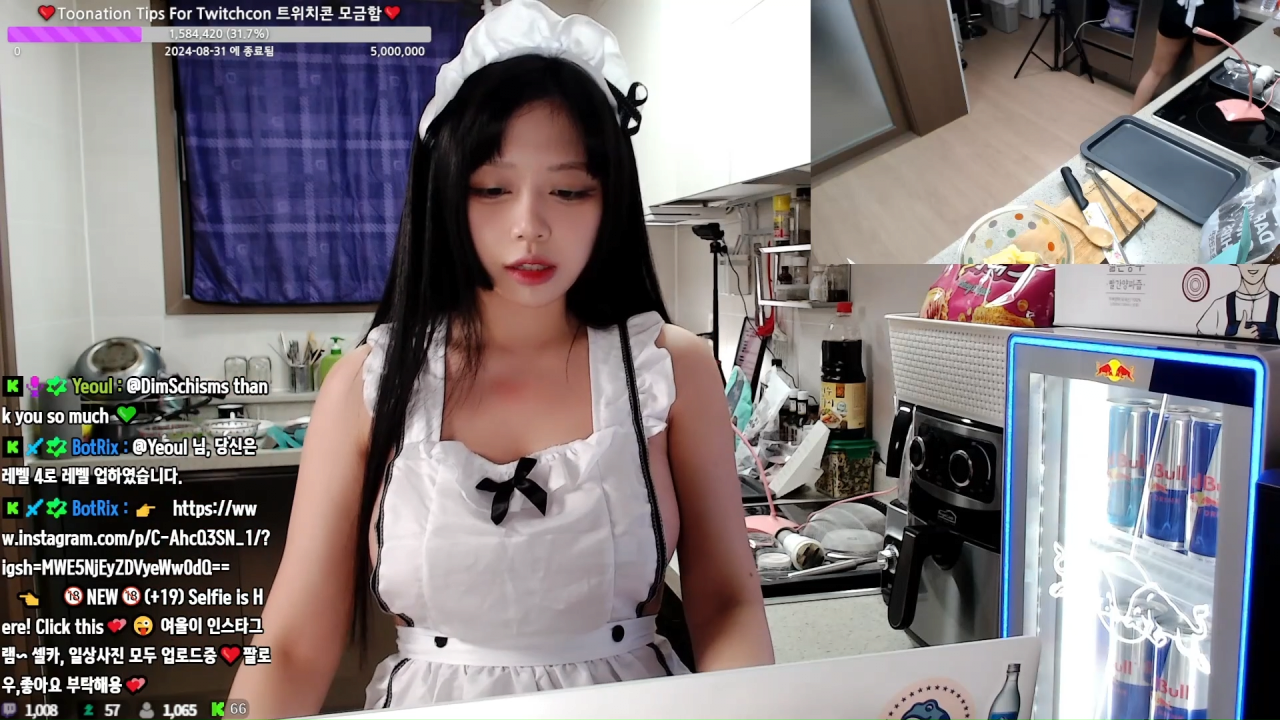 노브라 앞치마... 삐져나온 옆가슴 ㄷㄷ