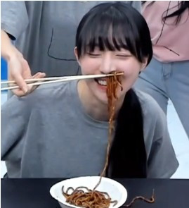 짜장면 코로 먹는 박삐삐 ㄷㄷ