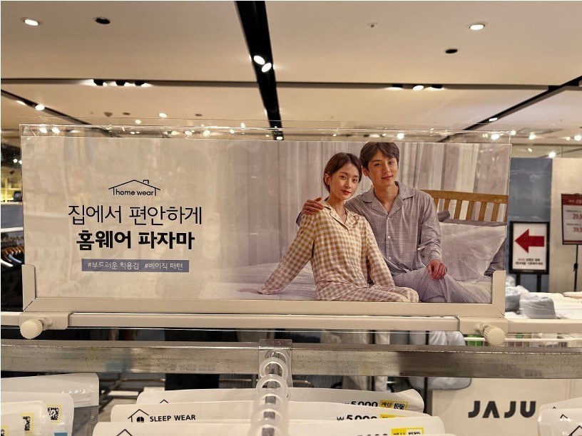 진짜 월클.. 다이소에 걸려 있는 아프리카 여캠