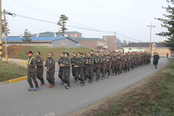 여왕벌 없는 클린한 러닝 크루