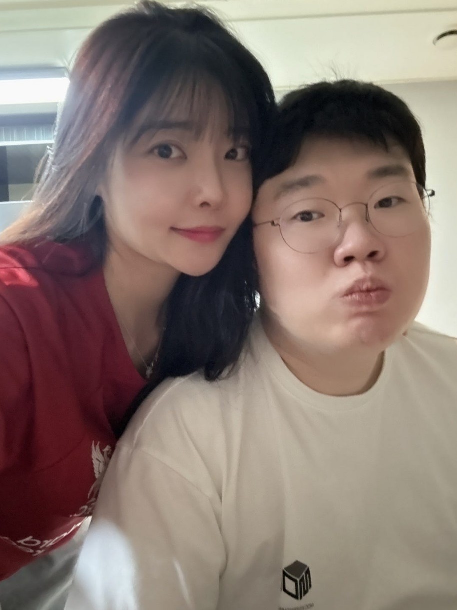 오리랑 커플샷 찍은 봉준