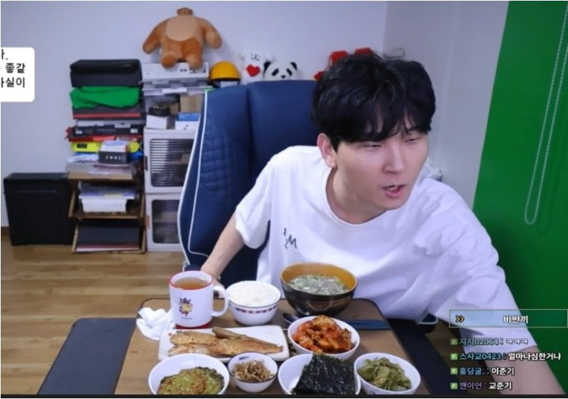 군침 싹 도는 오늘자 김민교 어머니 밥상