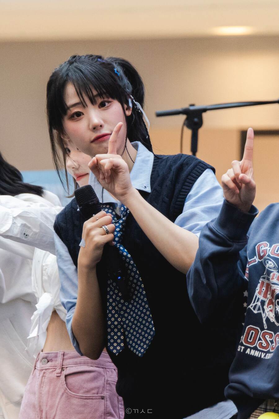 아무리봐도 ''QWER'에선 얘가 제일 이쁨.. ㄹㅇ