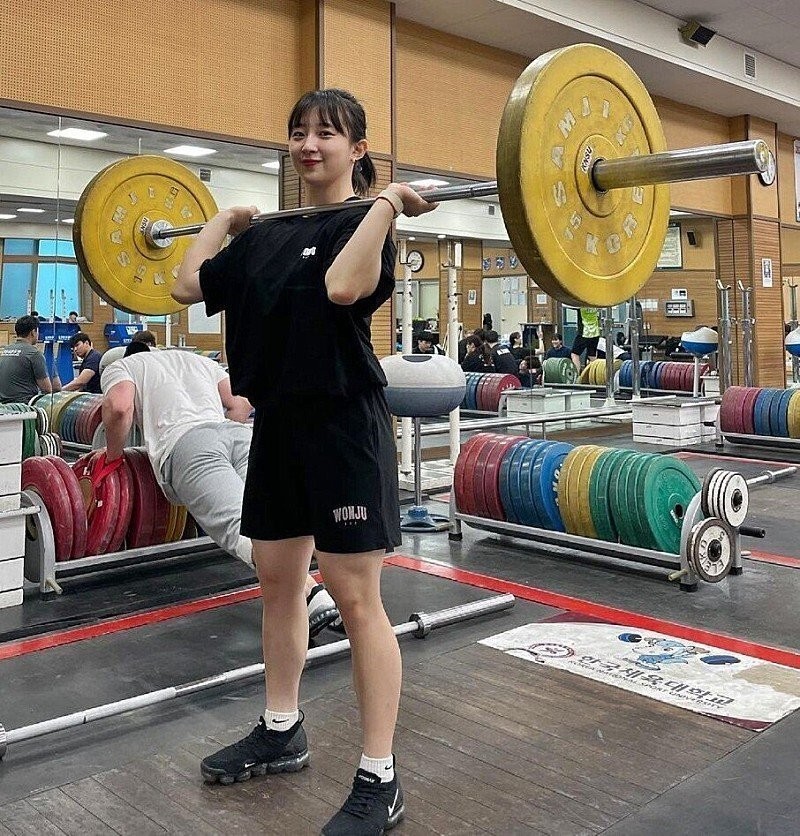 노가다 뛰는 영상으로 핫한 역도선수 운동하는 모습