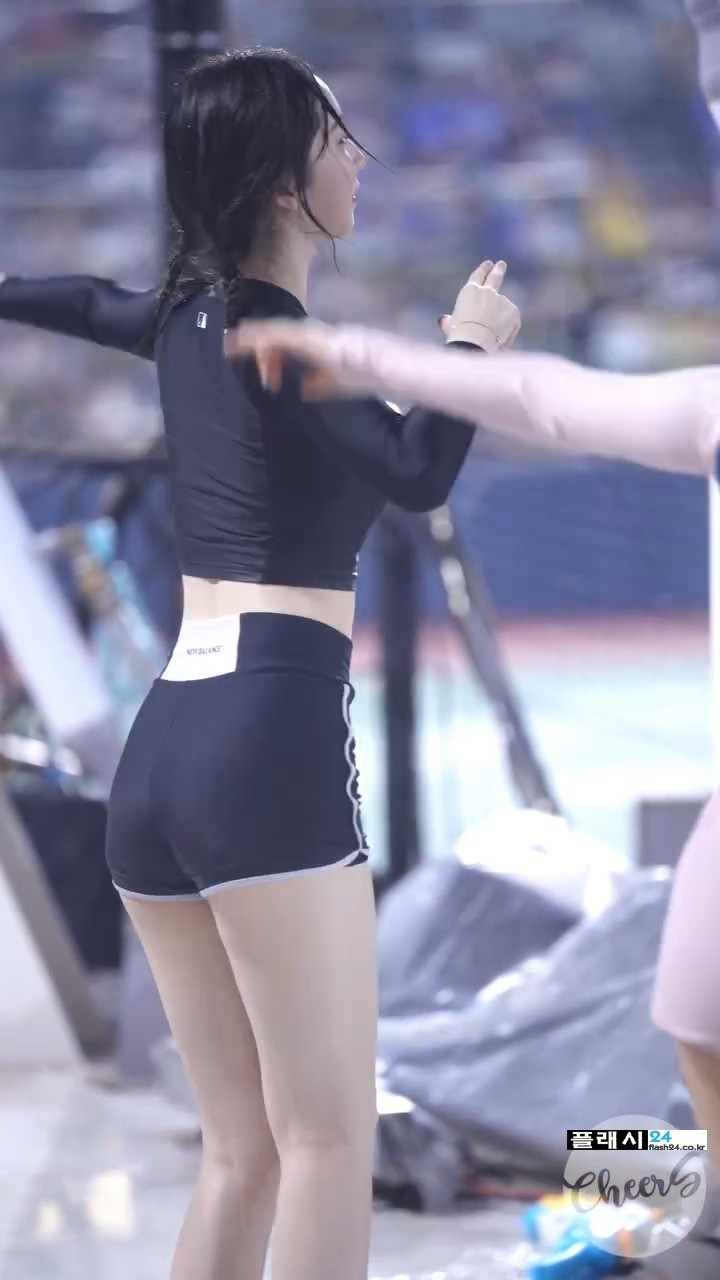 장유진 치어리더 래시가드 뒷태