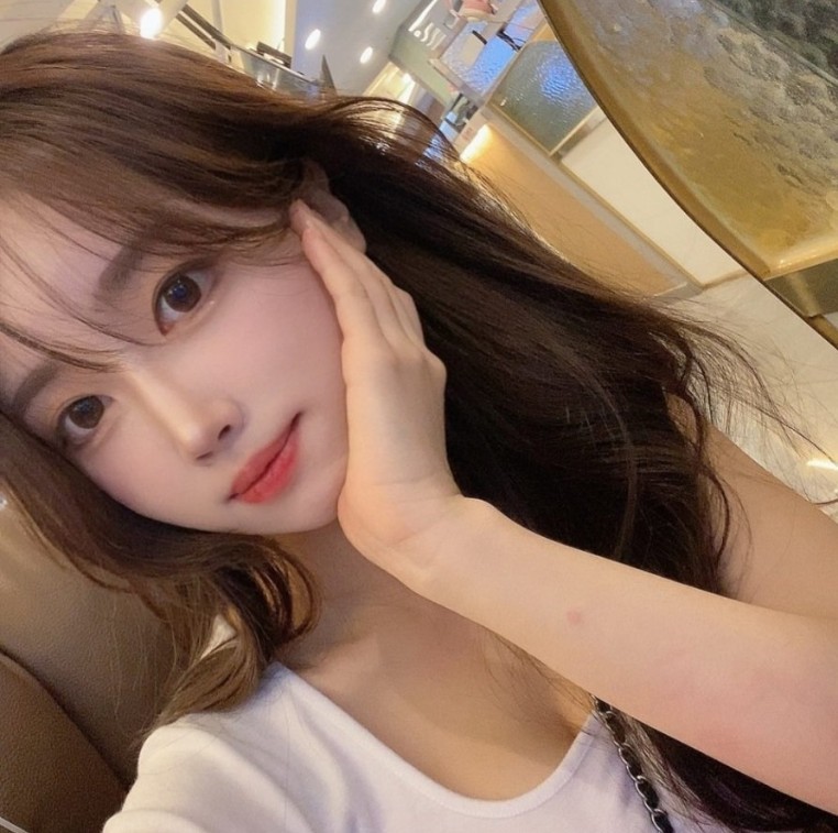 야한사진 잔뜩 올리는 인플루언서 ㄷㄷ