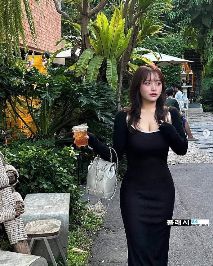 현경이 외모와 다르구나