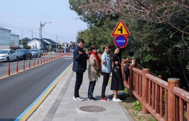 설현이 제일 작게 나온 사진