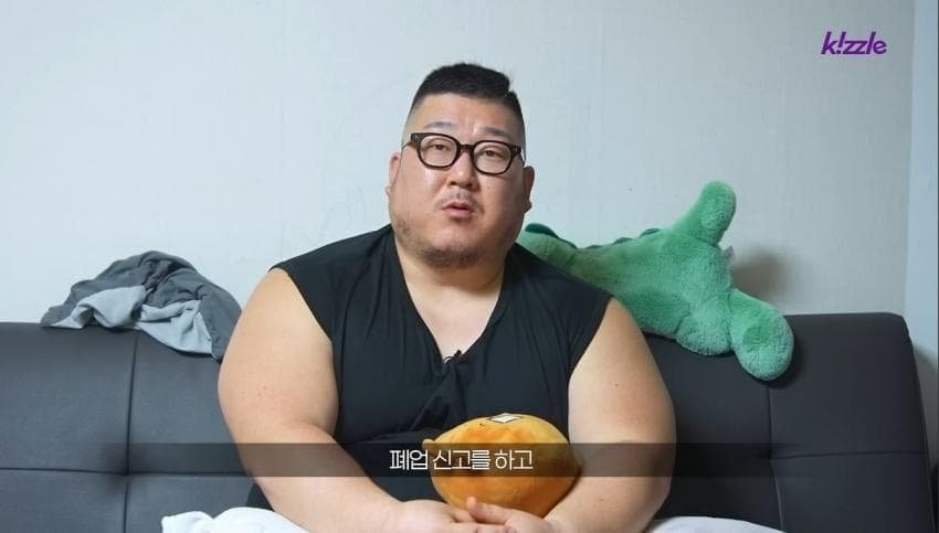 다리가 절단된 조선업 청년