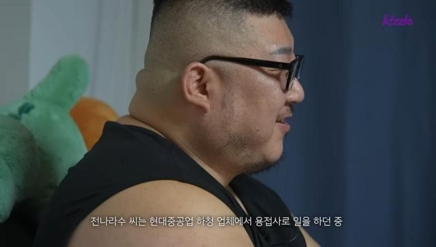 다리가 절단된 조선업 청년