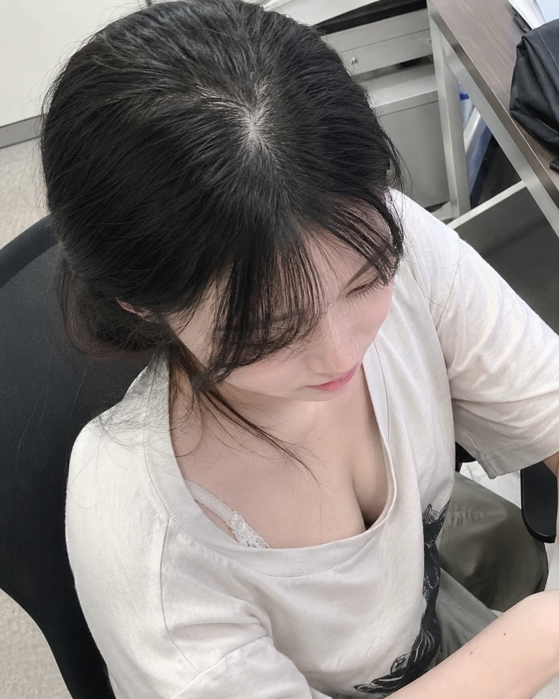 스터디카페에서 공부하는 처자